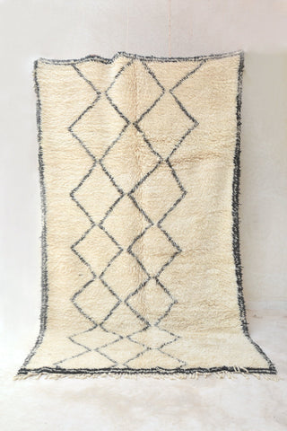 BENI OURAIN. Vintage Moroccan Rug. Wool Beni Ourain Carpet. Modern Design.