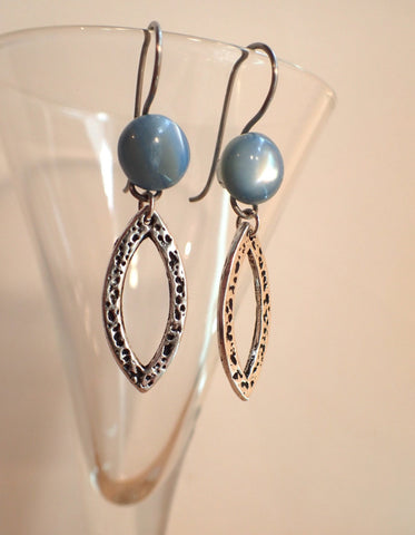 Vintage Mother of Pearl Blue Button Earrings, Antique MOP Buttons, Dyed Blue Buttons, Moonglow Iridescent MOP, Silver Ear Wires MPE281