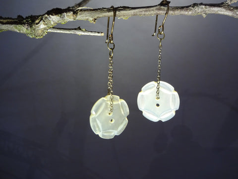 Vintage White Mother of Pearl Button Earrings, Carved MOP, Handmade Antique Brass Ear Wires, Simple Button Earrings, MOP Earrings, MPE117
