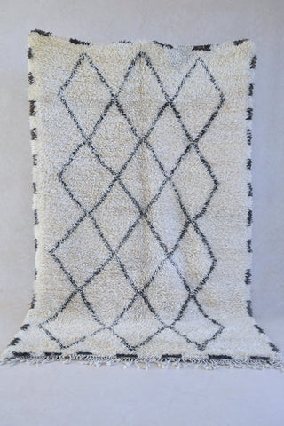 Beni ourain 9'7"x6'4" Vintage Moroccan Rug. Wool Beni MGUILD Carpet. Modern Design.