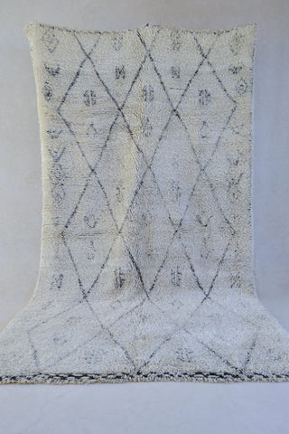 Beni ourain  Vintage Moroccan Rug. Wool Beni MGUILD Carpet. Modern Design.