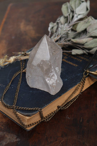 Clear Quartz Crystal Point 250g || Crystal Point || Clear Crystal Generator || Raw Crystal Point || Crystal Grid || Altar Crystal || Grid