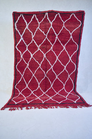 BENI MGUILD. 9'10''x6'4"Vintage Moroccan Rug. Wool Beni Ourain Carpet. Modern Design.