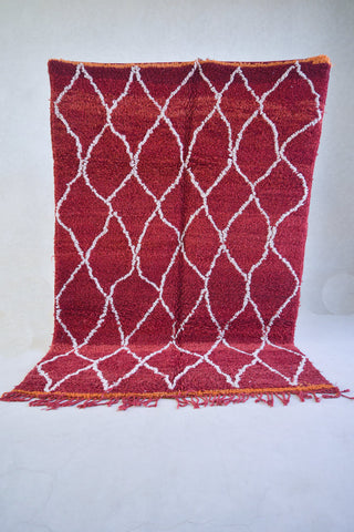 BENI MGUILD. 8'x5'4"Vintage Moroccan Rug. Wool Beni Ourain Carpet. Modern Design.