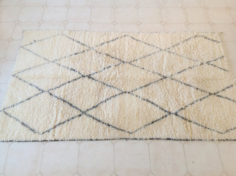 BENI OURAIN. Vintage Moroccan Rug. Wool Beni Ourain Carpet. Modern Design.