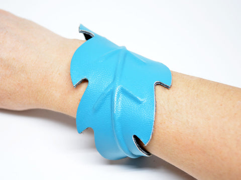 Leaf Leather Cuff Adjustable Leather Cuff Turquoise Boho Bracelet Leaf Jewelry Leather Accessories Gift for Her Bracciale im Pelle
