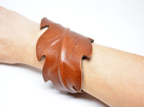 Leaf Leather Cuff Adjustable Leather Cuff Brown Boho Bracelet Leaf Jewelry Leather Accessories Gift for Her Bracciale  in Pelle