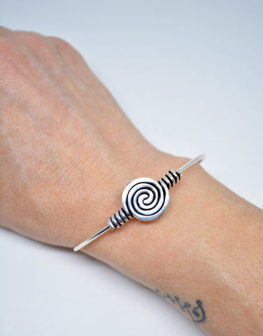 Womens Wire Cuff Adjustable Brass Bracelet Spiral Motif Silver Cuff Bracciale in Ottone Gift for Her Easter Gift Mother's Day Gift